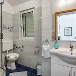아파트 Pet Friendly In With Wifi Kampor