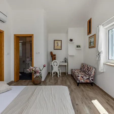 Pet Friendly In Kampor